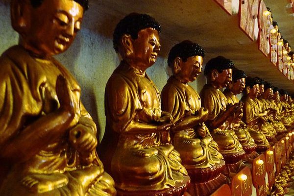 O monastério de Hong Kong: nem dez mil, nem monastério