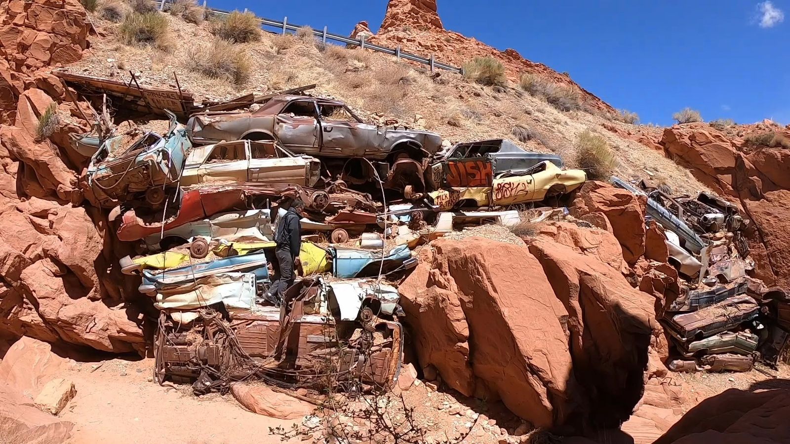 Carros clássicos empilhados em Utah revelam uma era esquecida da engenharia civil