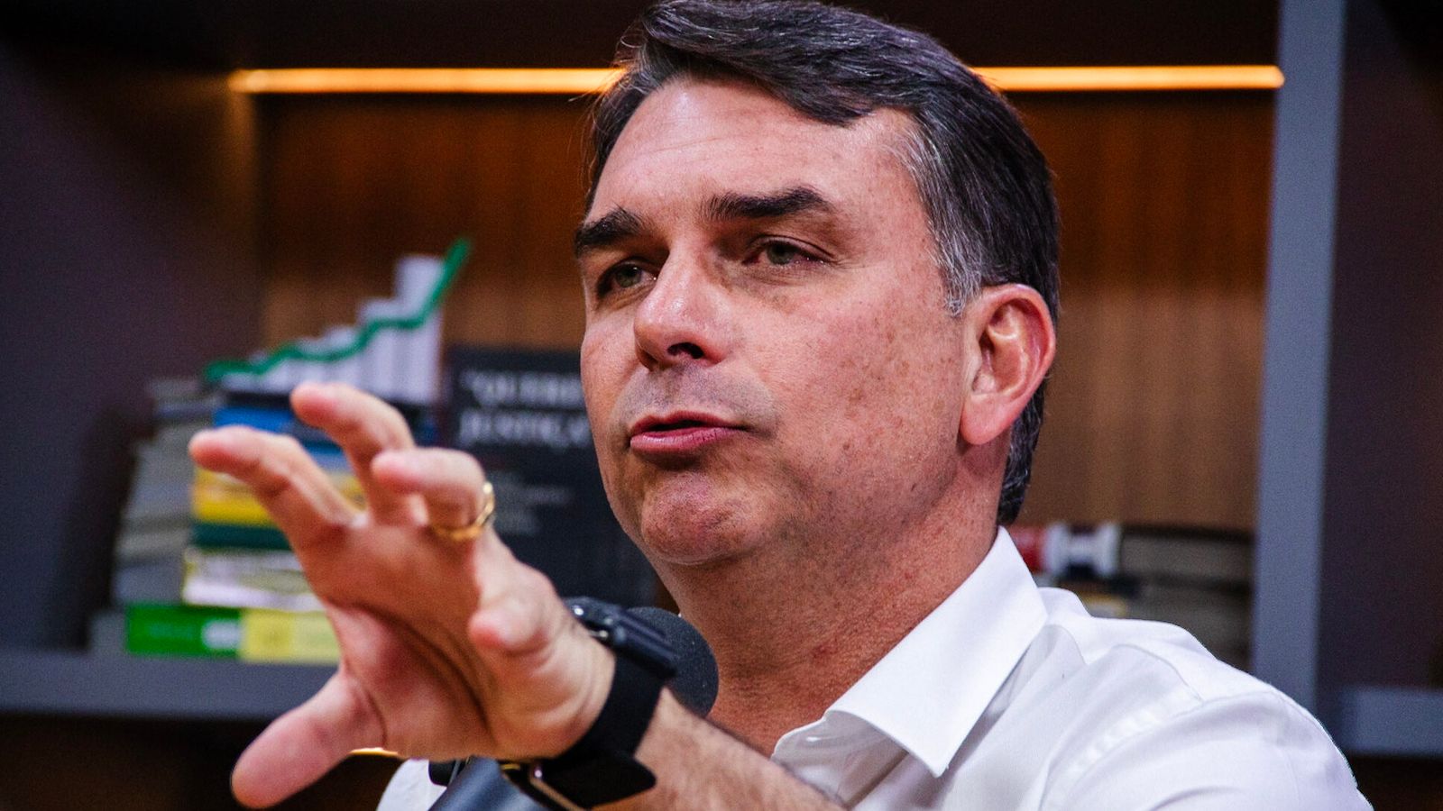 Flávio Bolsonaro propõe fundo 'SOS Brasil' para dívida pública