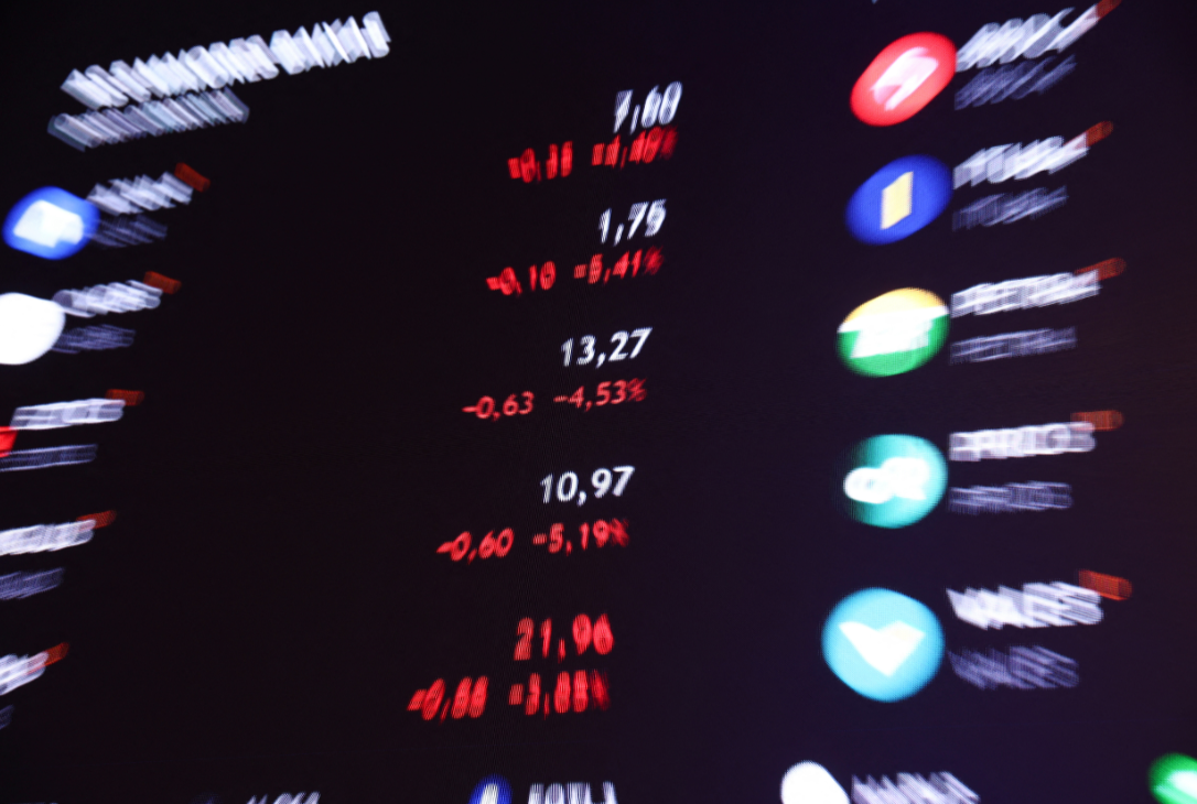 Ibovespa avança 1,5% — mercado digere dados de inflação e juros no Brasil e nos EUA