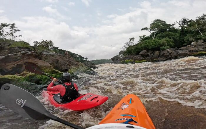 Gabão: Kayakistas Jovens Desafiam 150km de Corredeiras e Cachoeiras