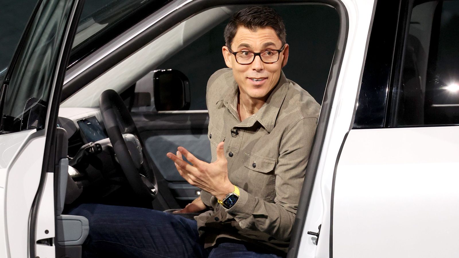 Rivian promete sistema de direção autônoma nos moldes da Tesla ainda este ano