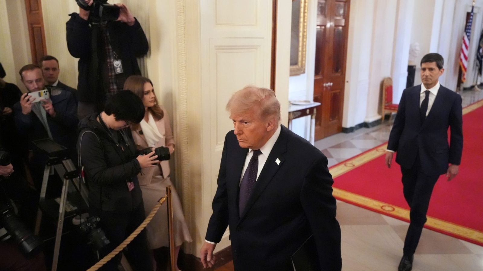 Trump assina nova ordem sobre IA após recuar de versão anterior — entenda o impacto