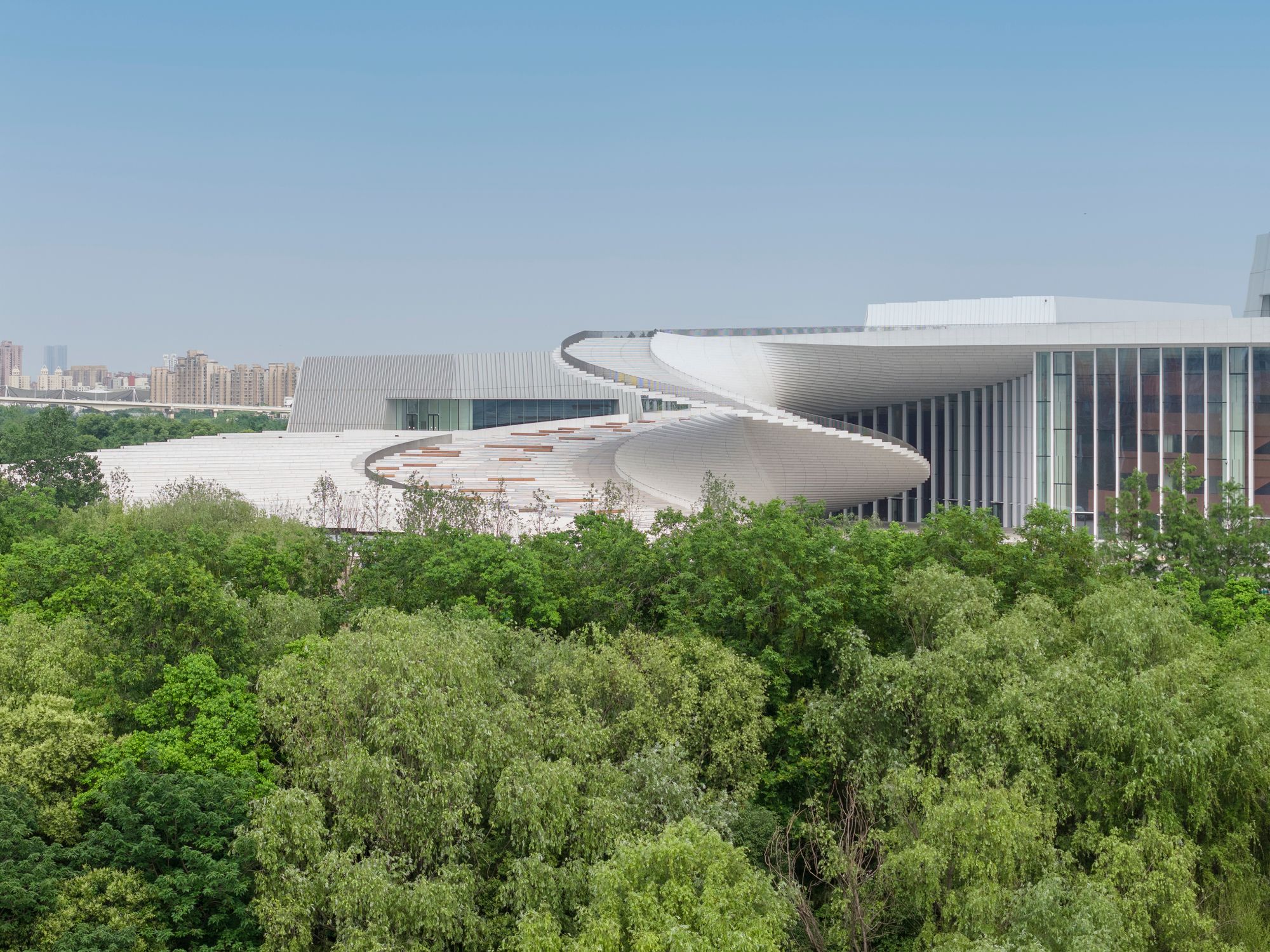 Ópera de Xangai entra em fase final sob design espiral da Snøhetta