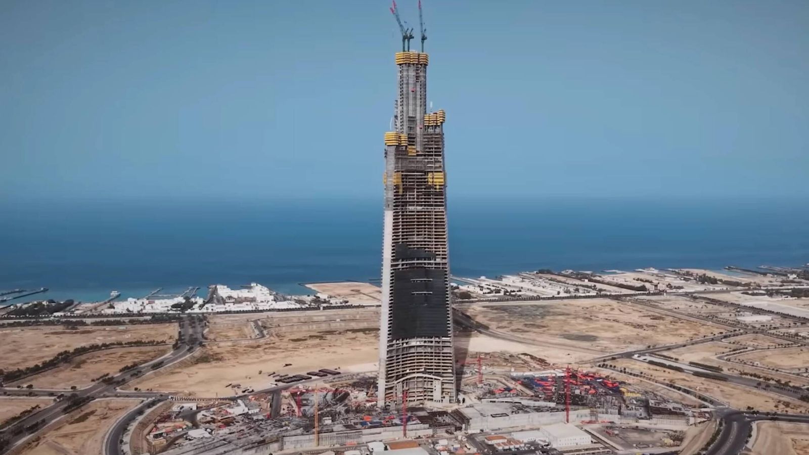 Torre JEC supera 100 andares em Yeda e desafia limite do quilômetro de altura