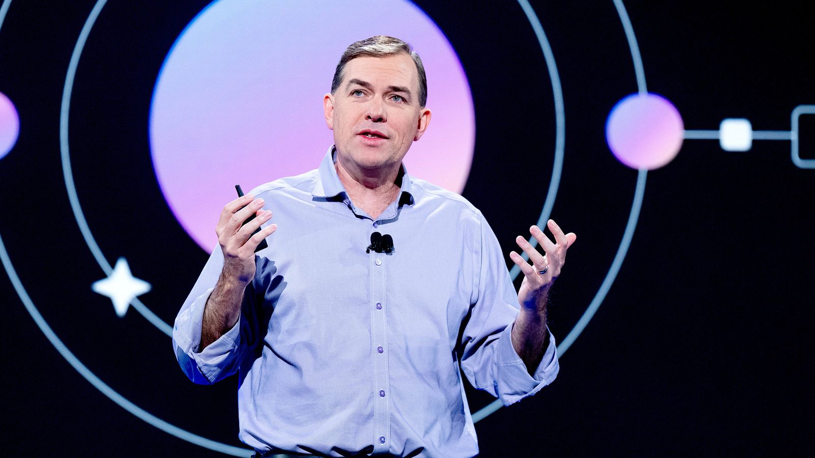 Matt Garman da AWS projeta mudança em metade dos cargos administrativos com IA