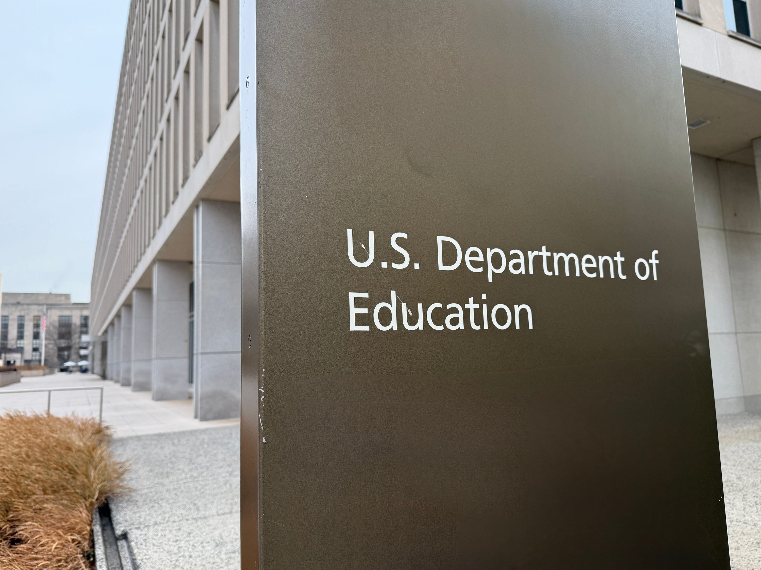 Erro em sistema do governo dos EUA gera cobranças surpresa de US$ 2.200 em empréstimos estudantis