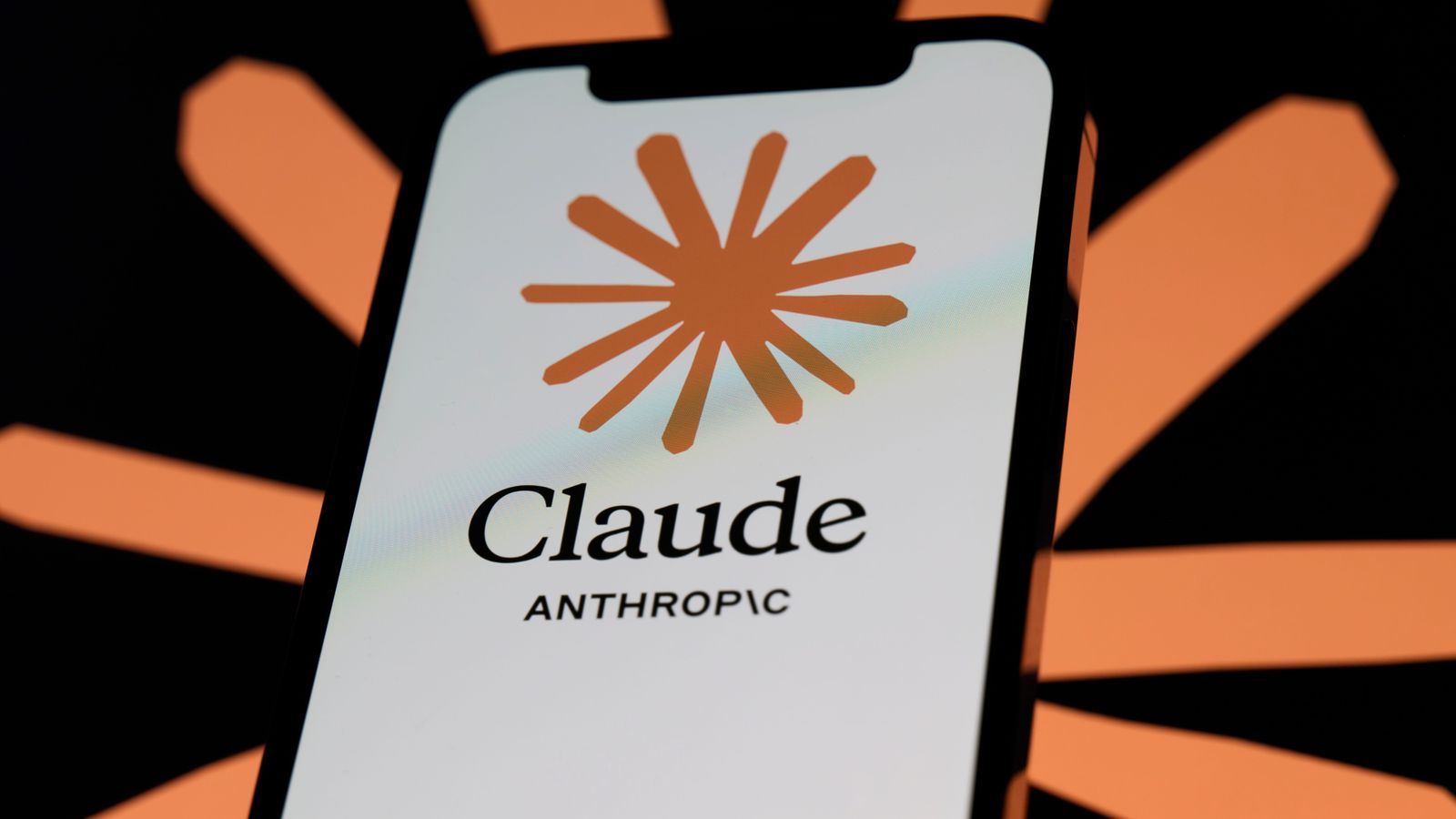 Anthropic restringe Claude contra desinformação e armas