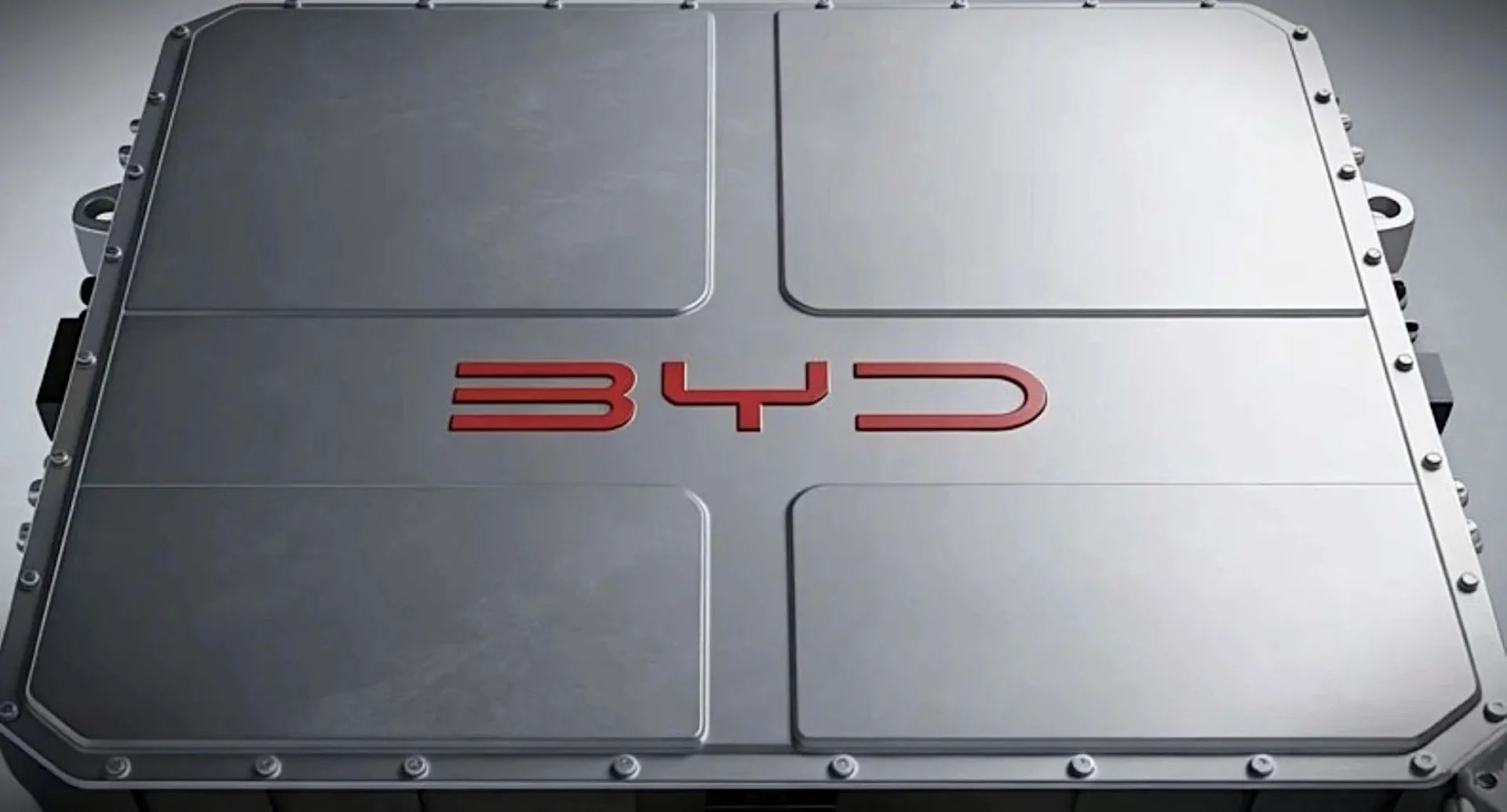 BYD mergulha baterias em líquido para dissipar calor e acelerar recarga