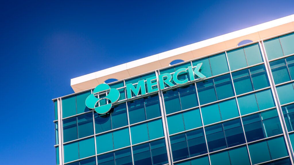 A aposta da Merck contra o HIV: licença grátis, antes do remédio existir