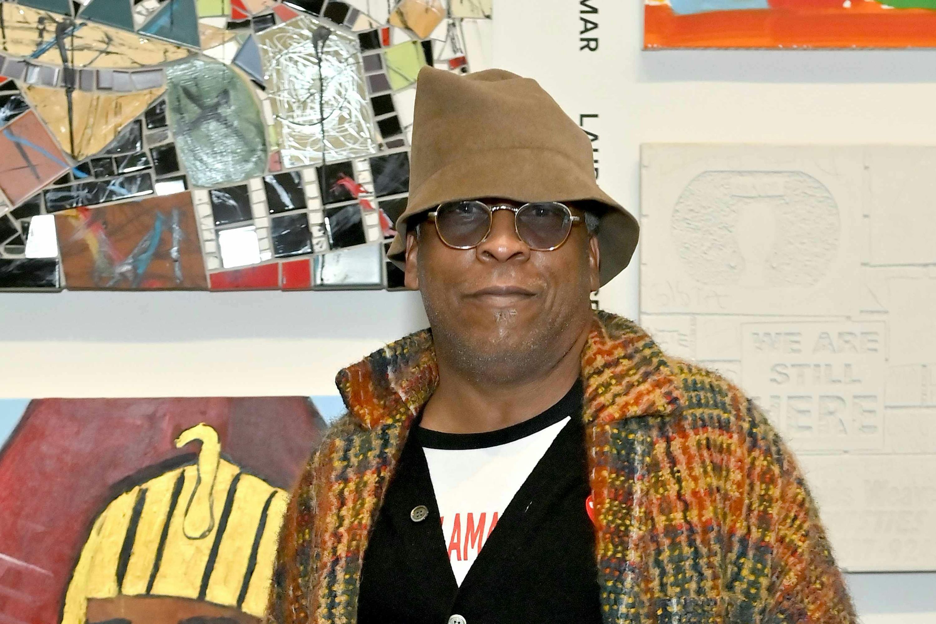 COMME des GARÇONS eleva a curadoria de acessórios ao unir moda e arte de Henry Taylor