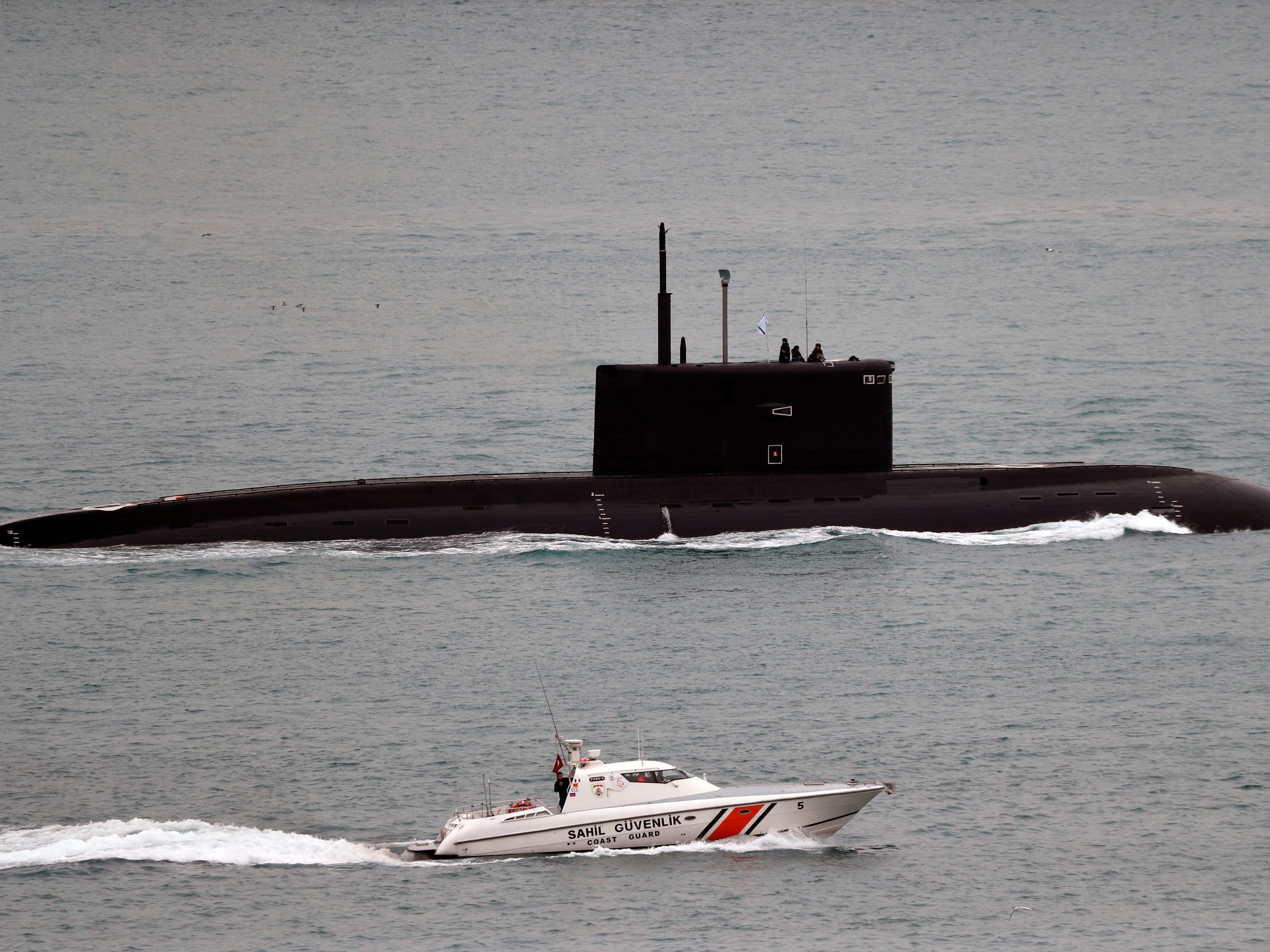 Rússia instala gaiolas anti-drones em submarinos da frota do Mar Negro