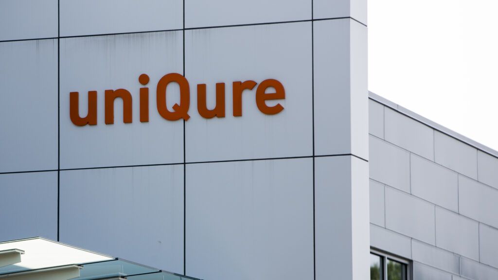 Terapia gênica da UniQure para Huntington mostra benefício, mas com ressalvas