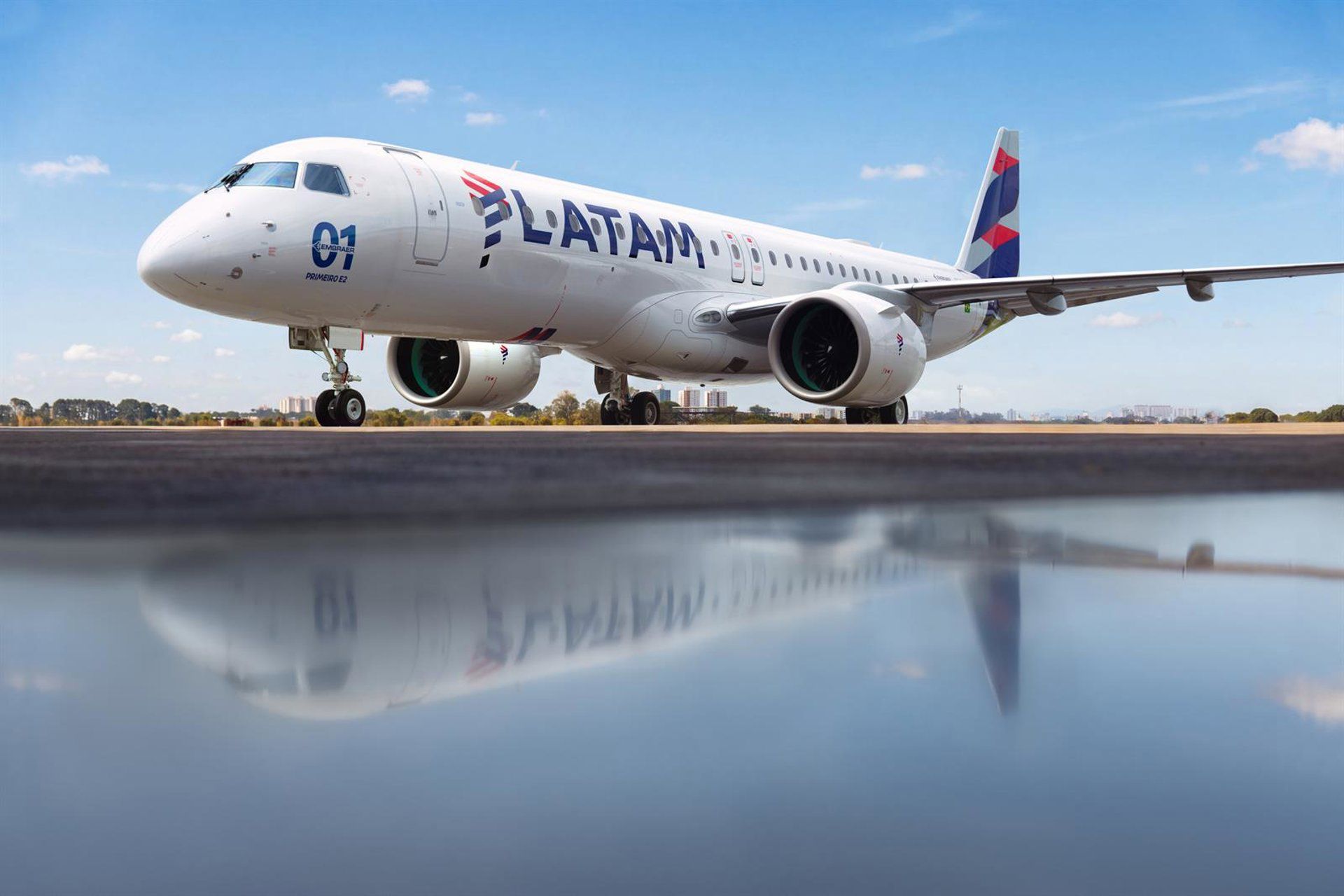 Latam recebe 1º E195-E2 da Embraer e mira expansão no Brasil