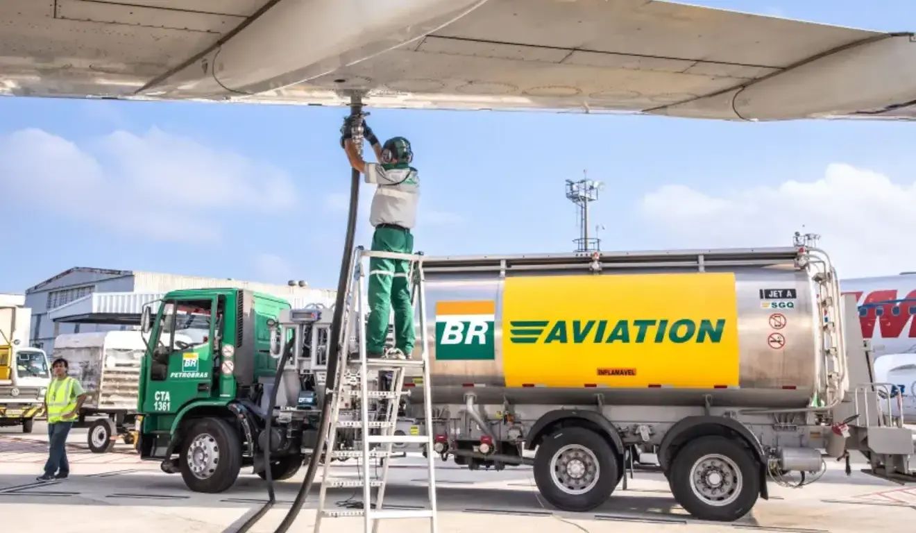 Petrobras entrega primeiro lote de SAF com óleo de soja para a Vibra