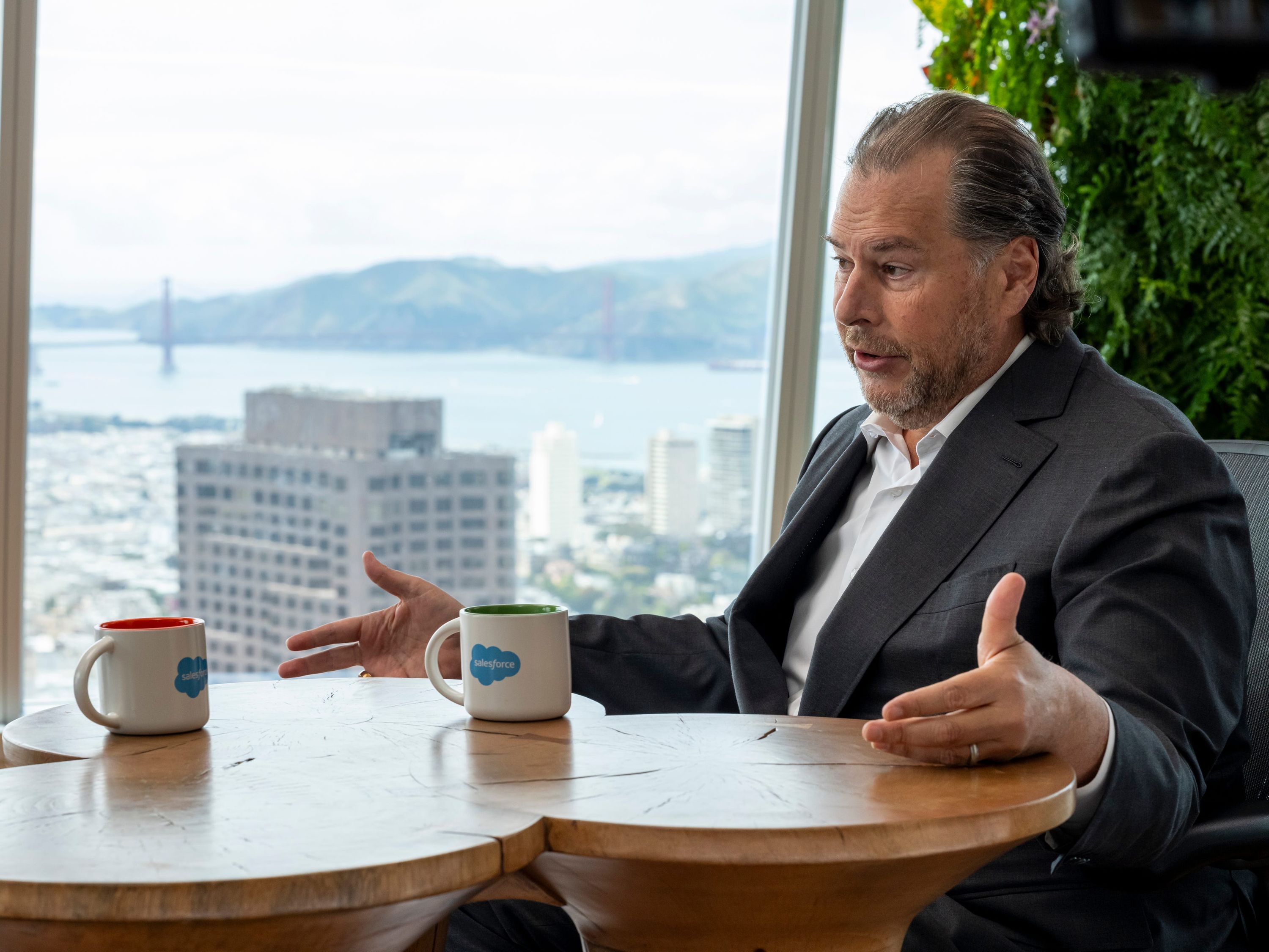 Salesforce demite funcionários em meio a incertezas sobre o futuro da IA