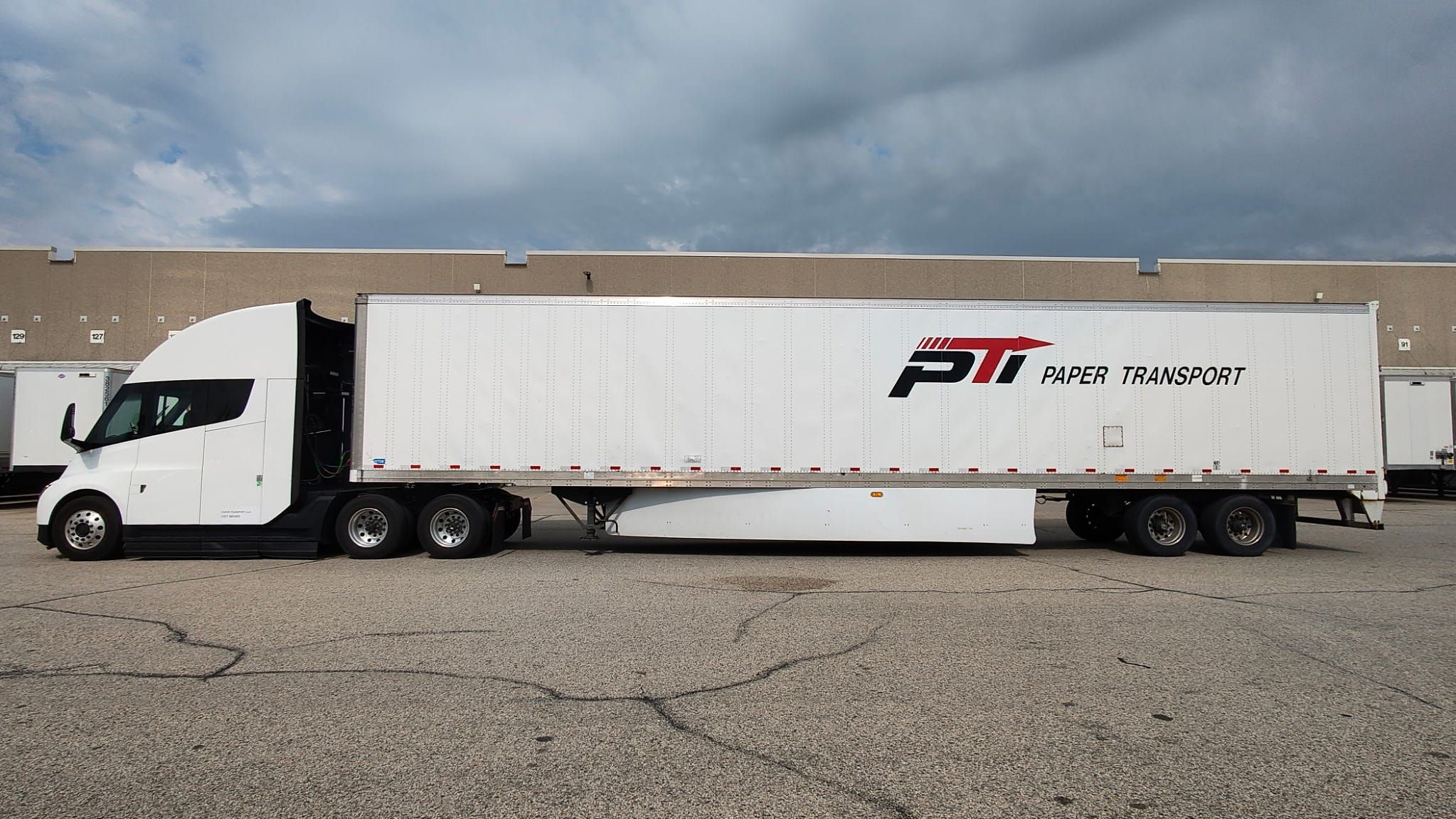 Tesla Semi avança em Chicago: a logística testa a eletrificação
