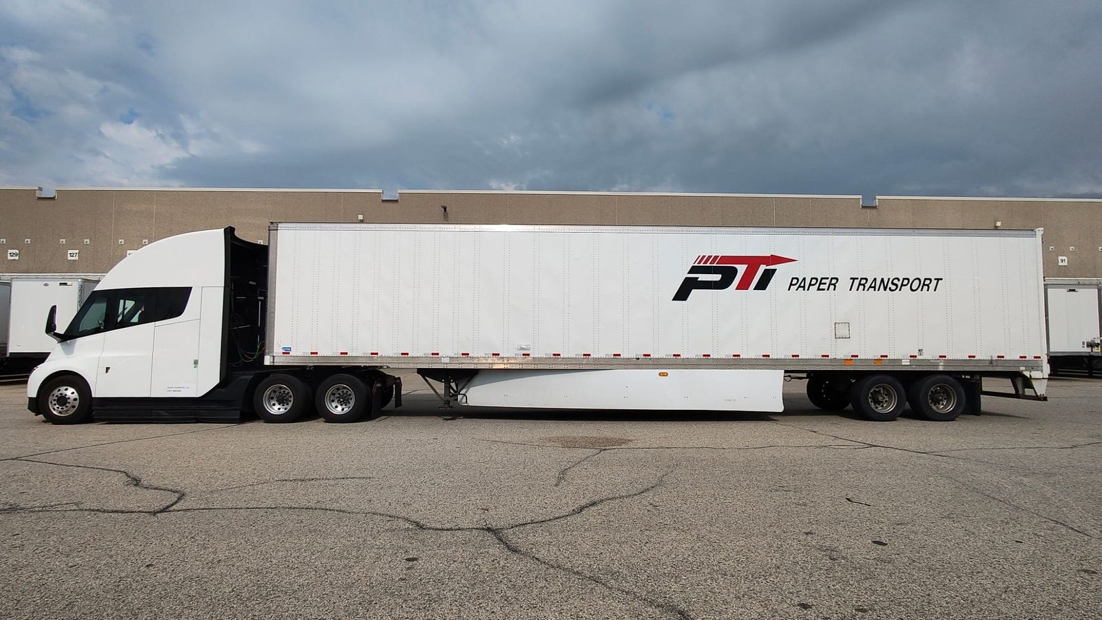 Tesla Semi avança em Chicago: a logística testa a eletrificação