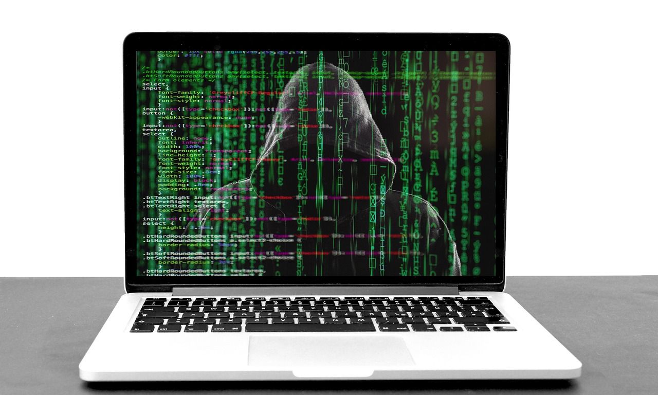 Fraudes digitais ganham escala industrial no Brasil — risco surge a cada 13 minutos