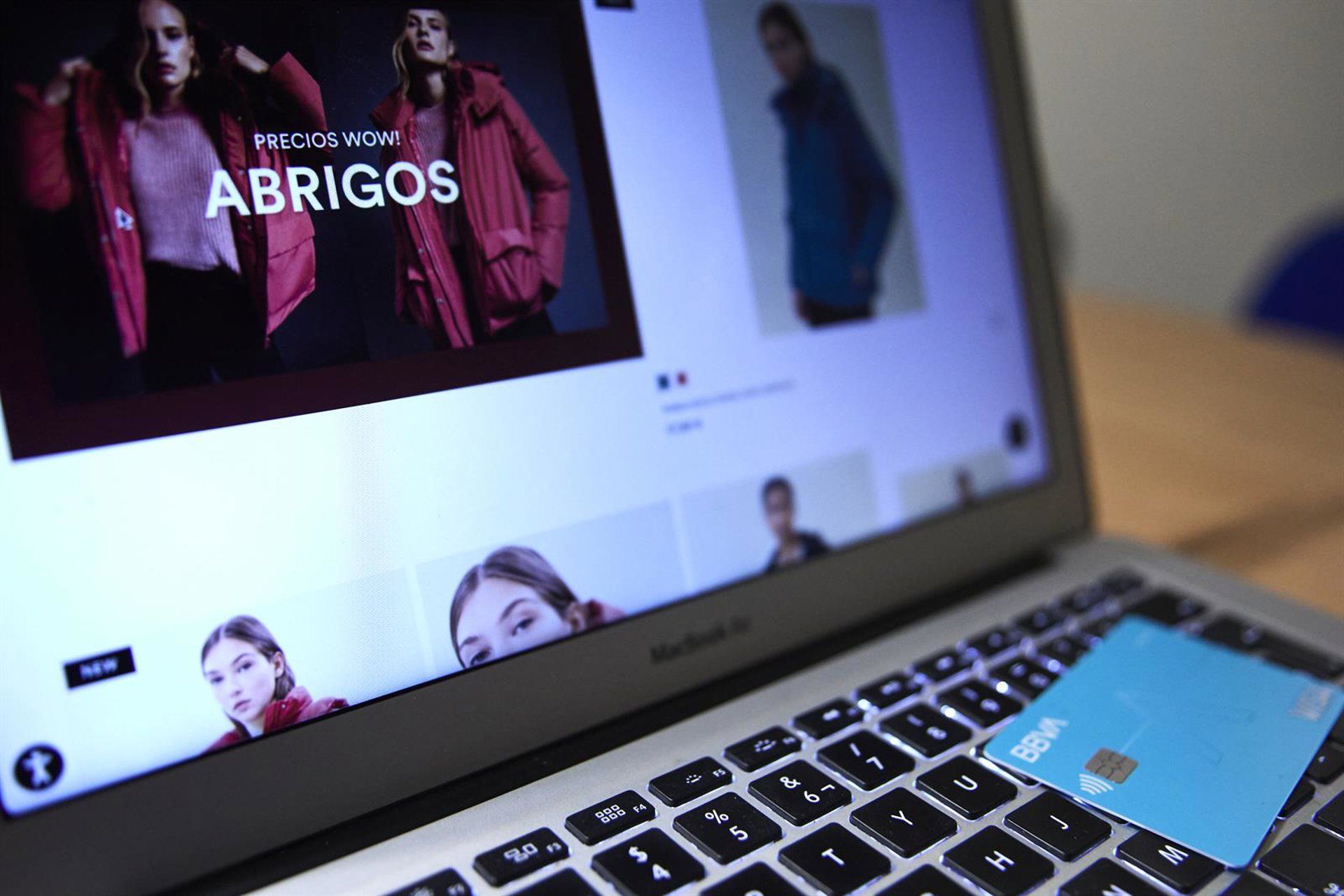 E-commerce espanhol cresce 15,1% com turismo e viagens liderando