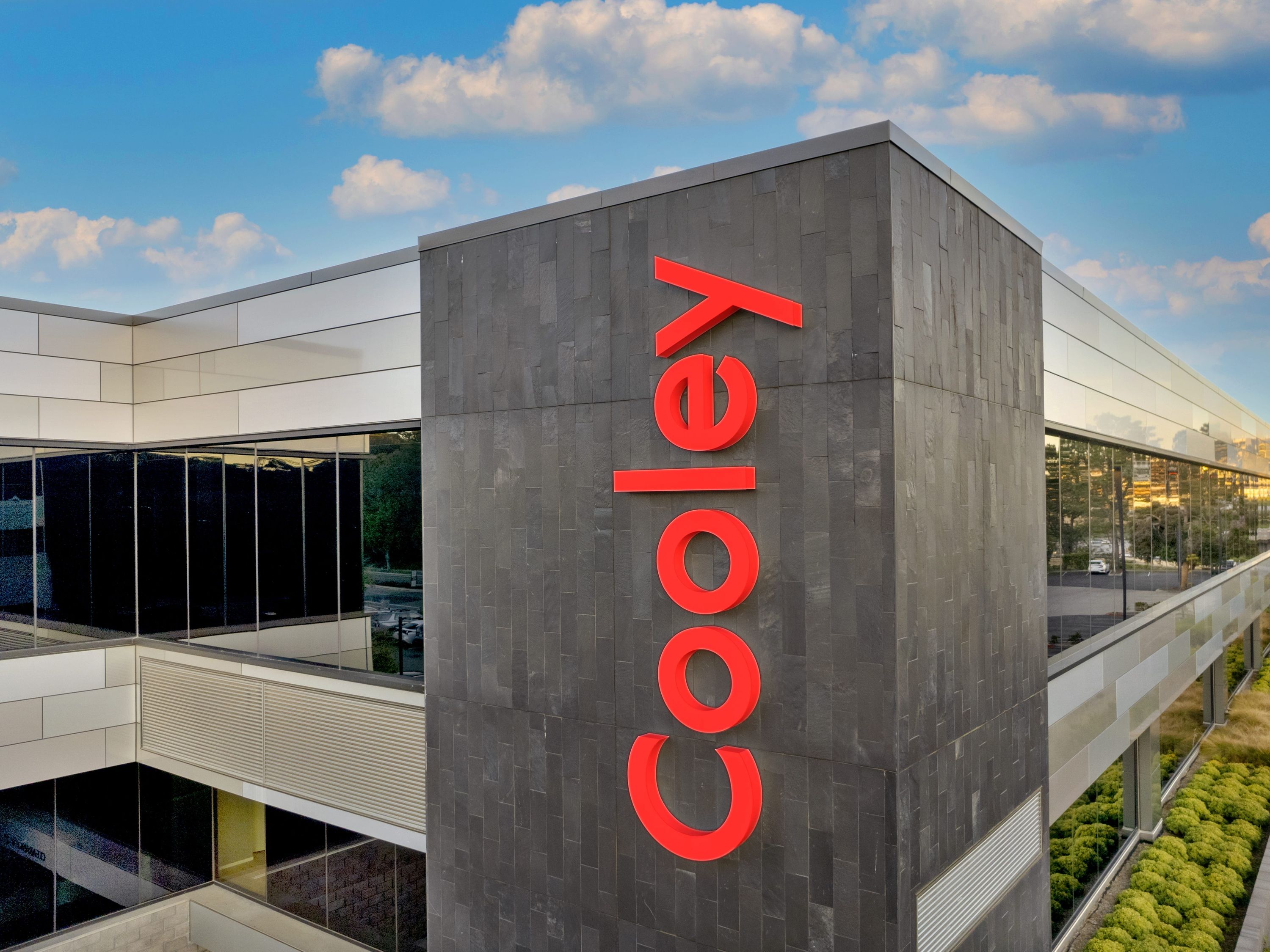 Cooley lança portal de IA para frear uso amador de chatbots por startups