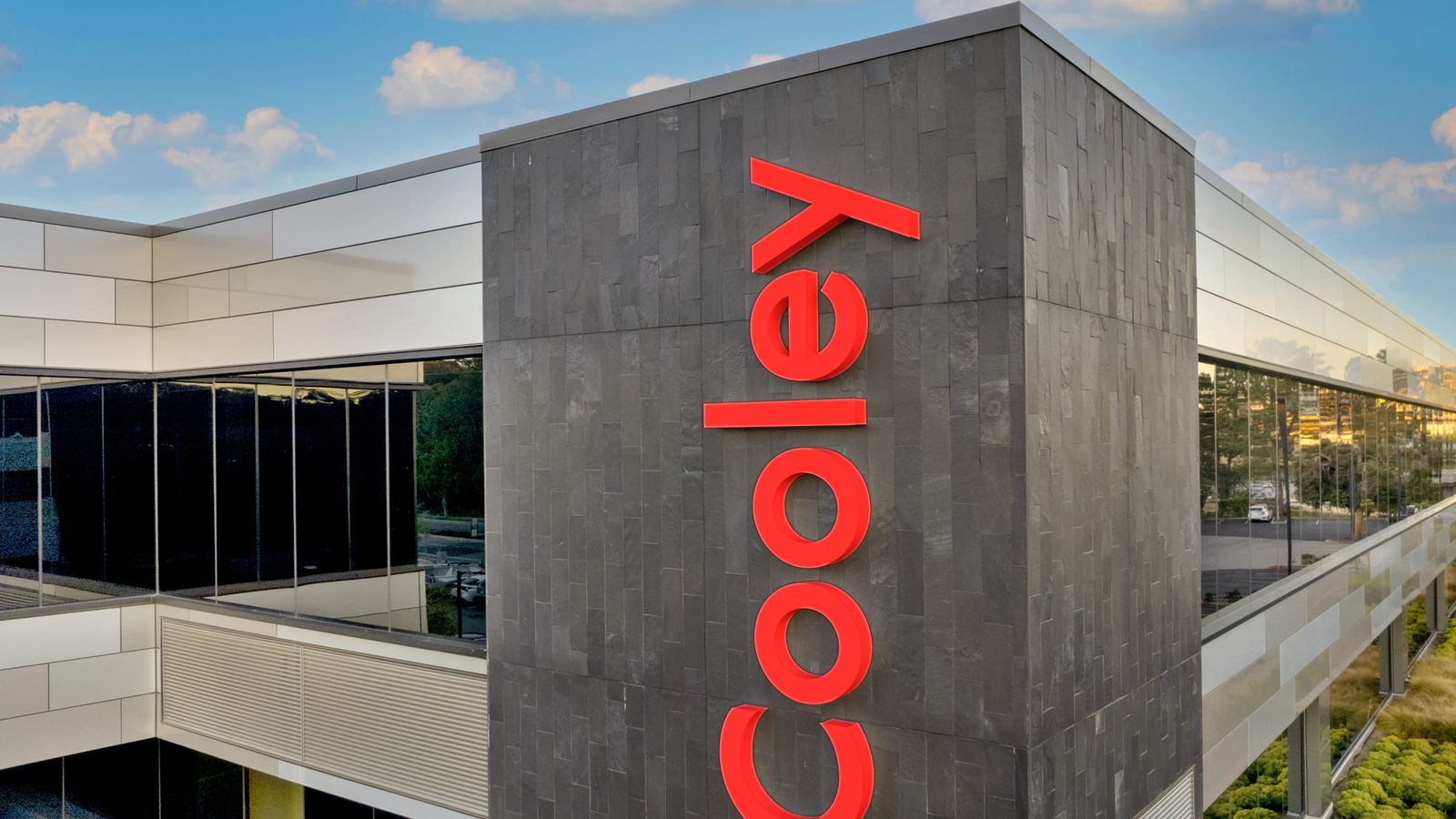 Cooley lança portal de IA para frear uso amador de chatbots por startups