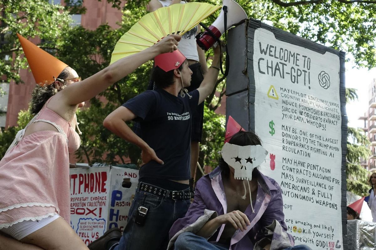 Os novos luditas marcham em Nova York: a revolta agora é uma festa