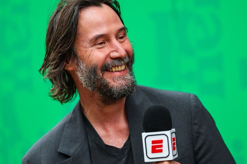 Keanu Reeves negocia papel em filme híbrido da LEGO — Universal corre contra o tempo