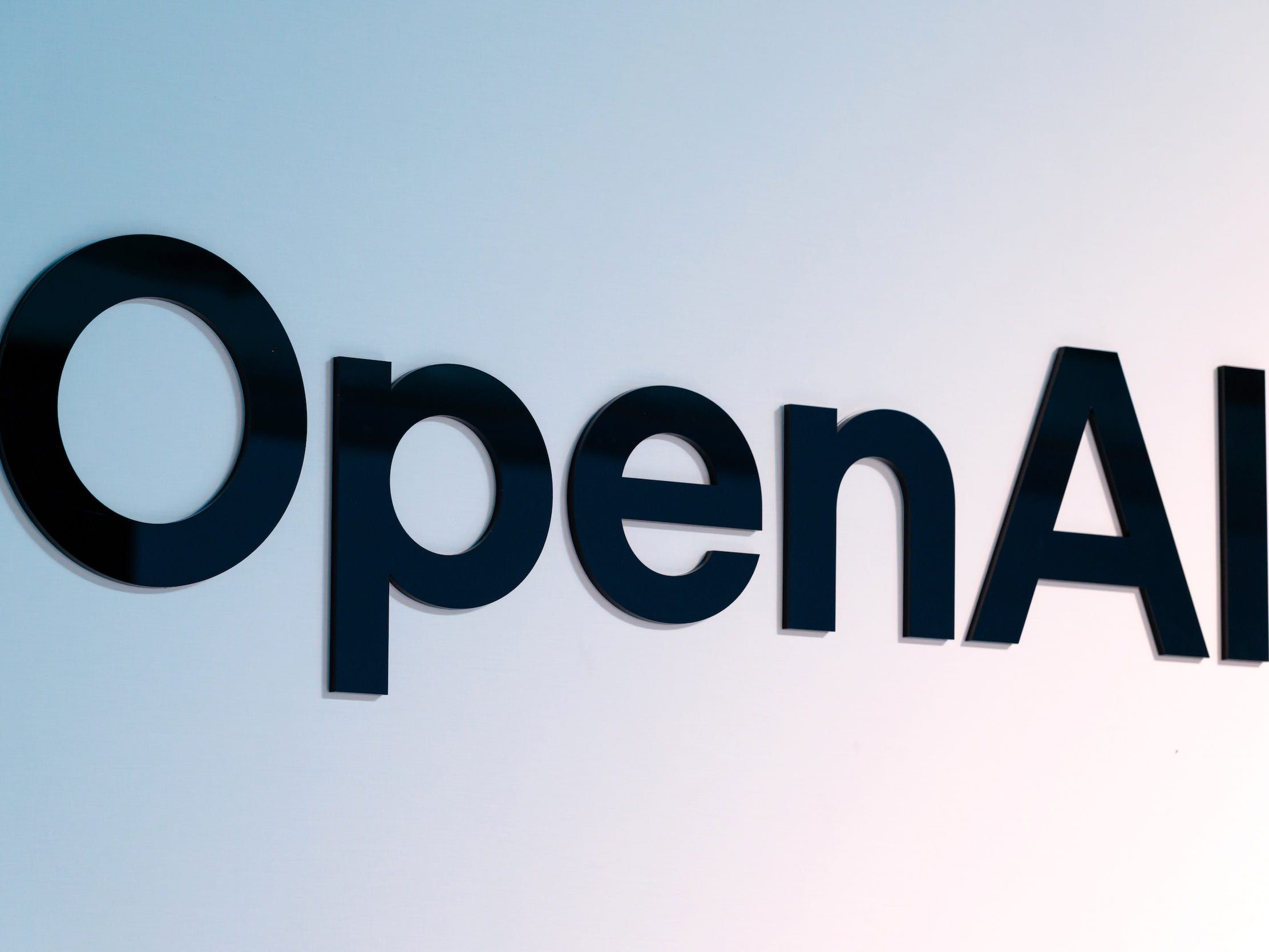 OpenAI normaliza Codex após falhas de capacidade — desenvolvedores relatam instabilidade