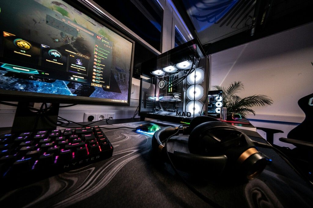 IA dispara preços de componentes gaming; torres pré-montadas viram alternativa no mercado europeu