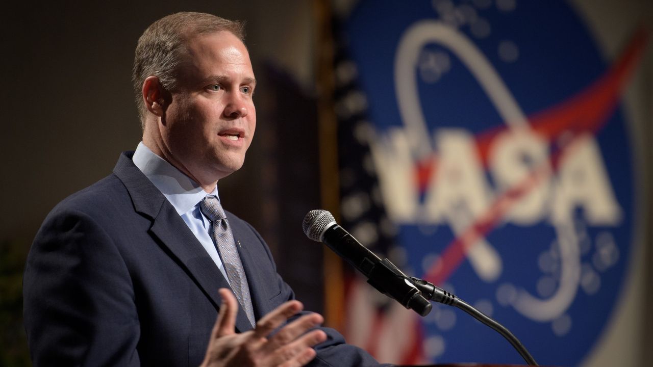 Jim Bridenstine questiona complexidade dos módulos lunares do programa Artemis