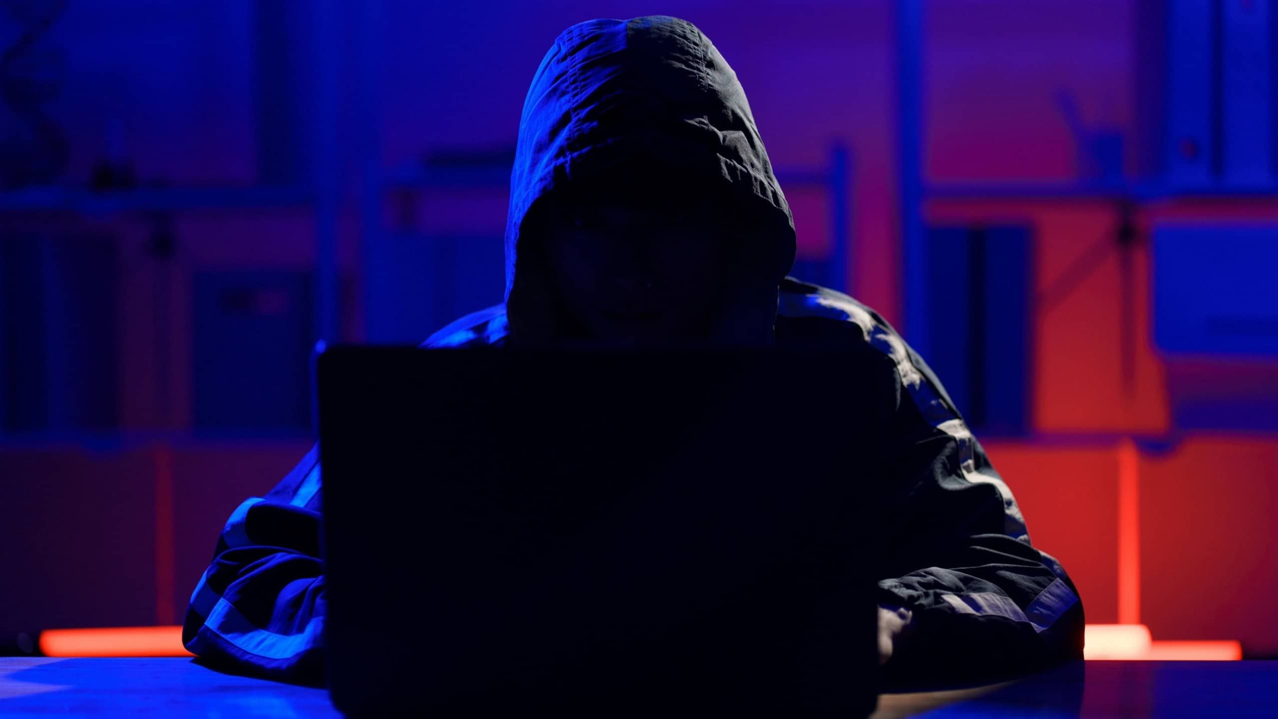 O telefone vira a arma de hackers contra Wall Street