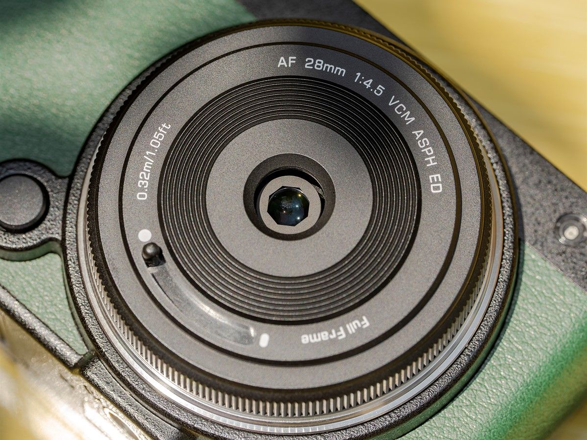 Viltrox lança lente ultra-compacta para o sistema L-mount
