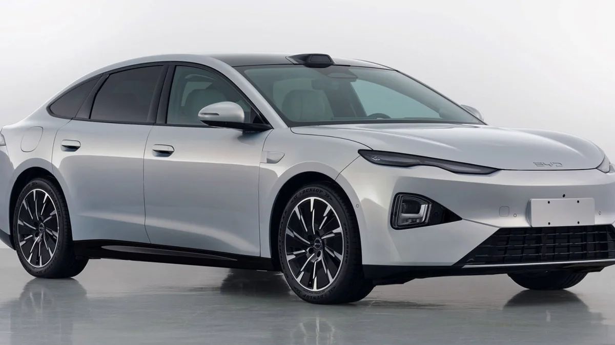 O carro novo da BYD já nasceu velho