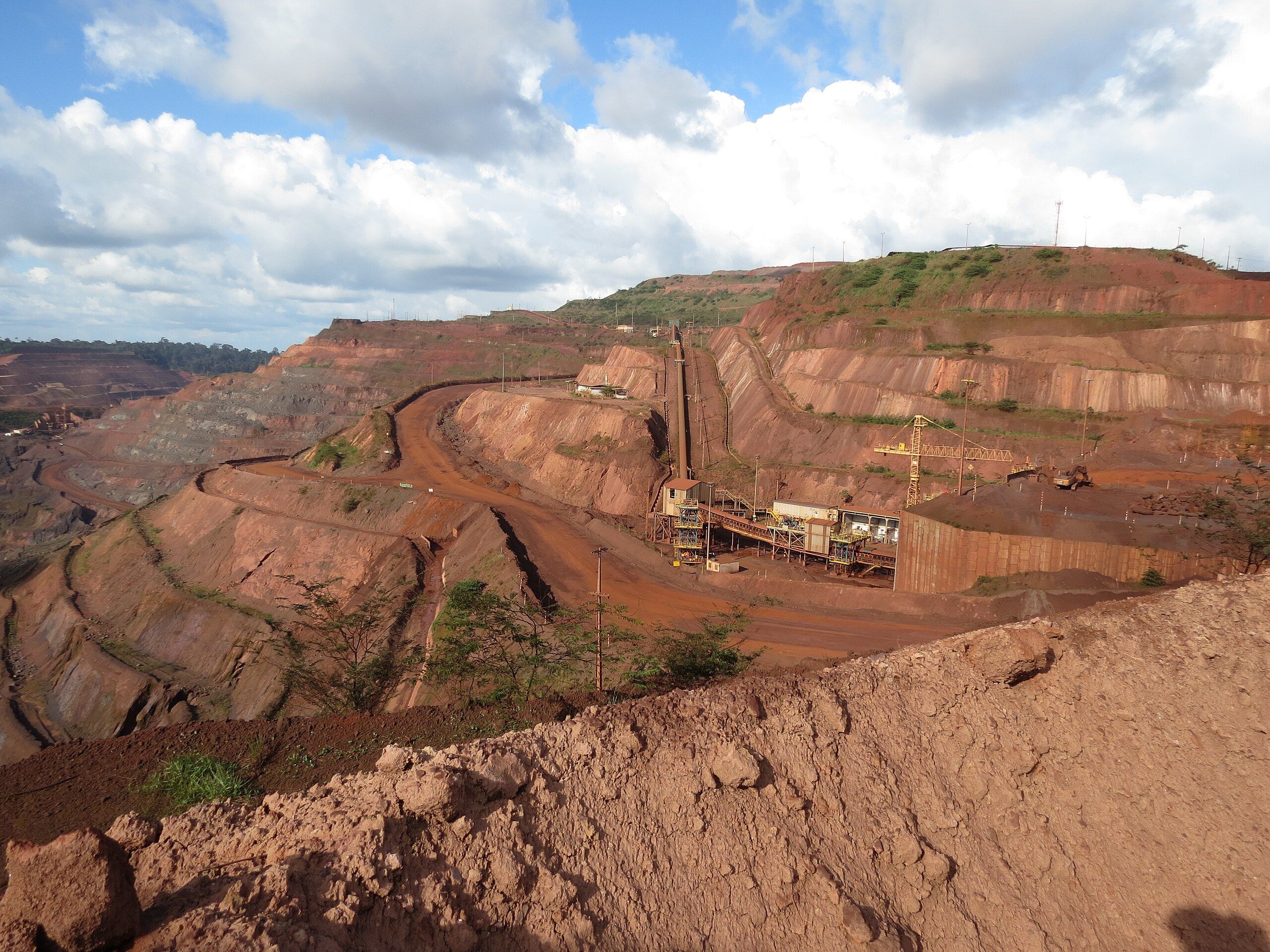 União Europeia busca parceria com Brasil para refino de minerais estratégicos