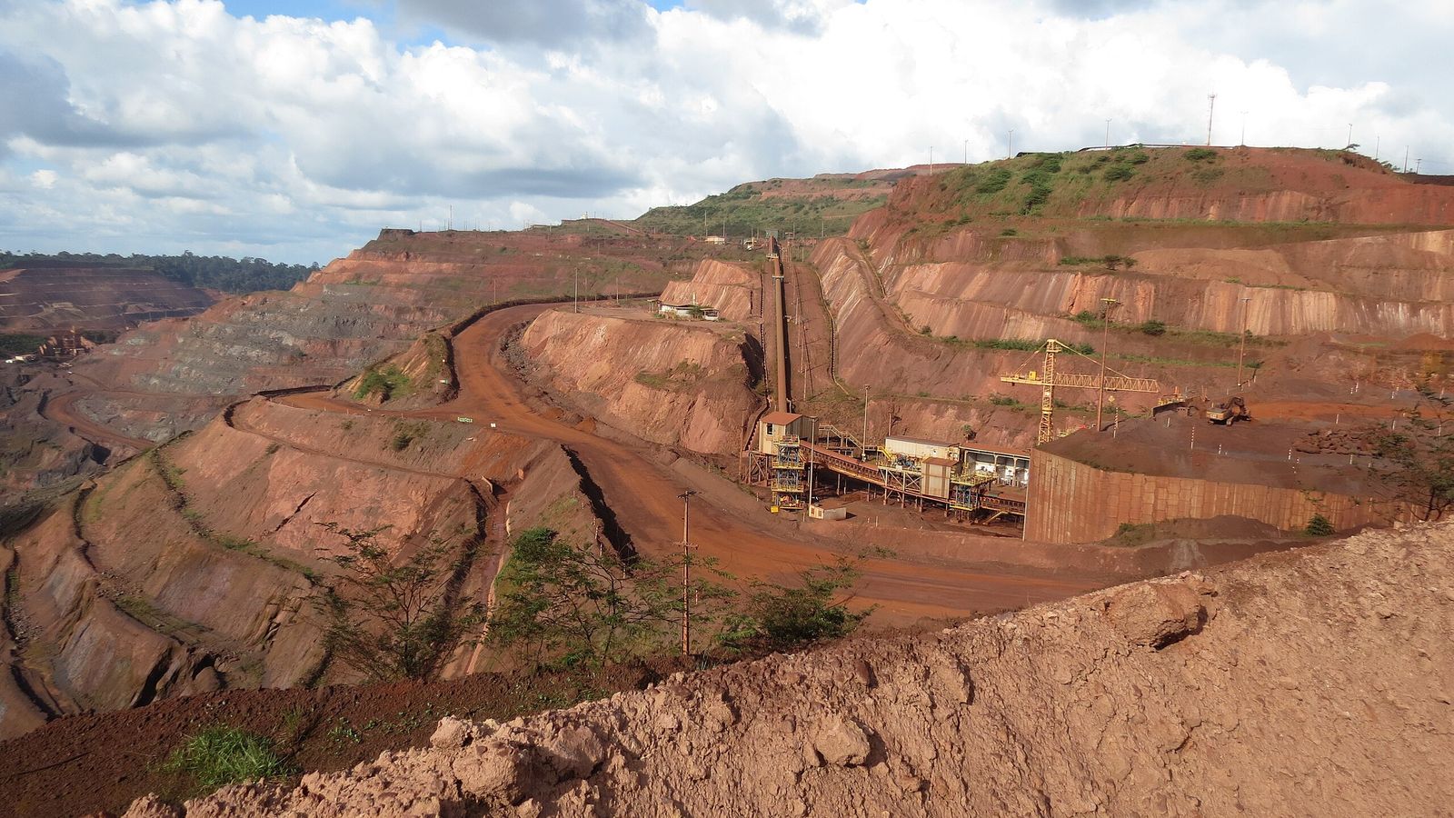 União Europeia busca parceria com Brasil para refino de minerais estratégicos
