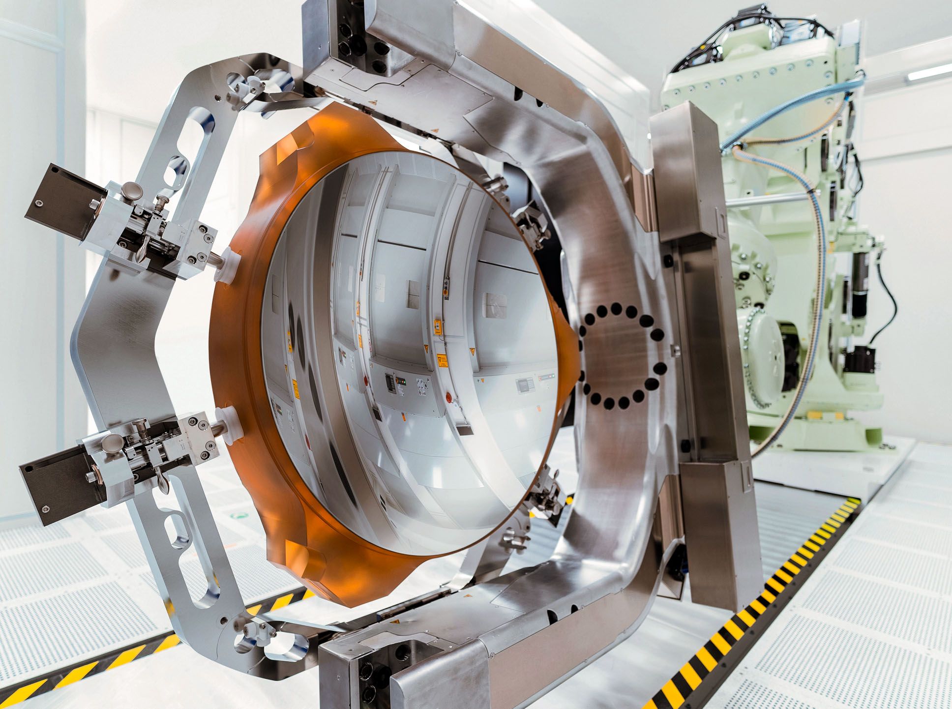 ASML lança máquina de US$ 400 milhões — e a corrida pelos chips atinge novo patamar