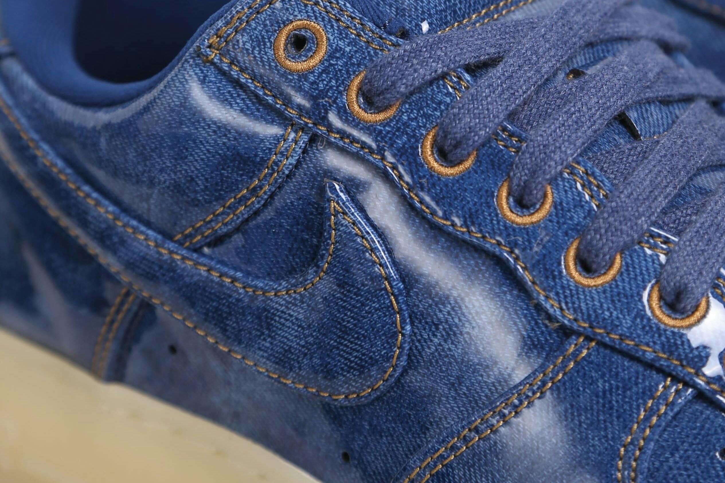 Nike aposta no denim envernizado para renovar o clássico Air Force 1