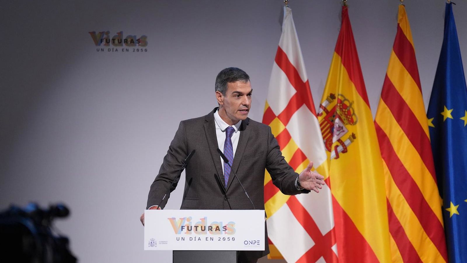 Sánchez pressiona CCAA a priorizar moradia sobre turismo com nova lei