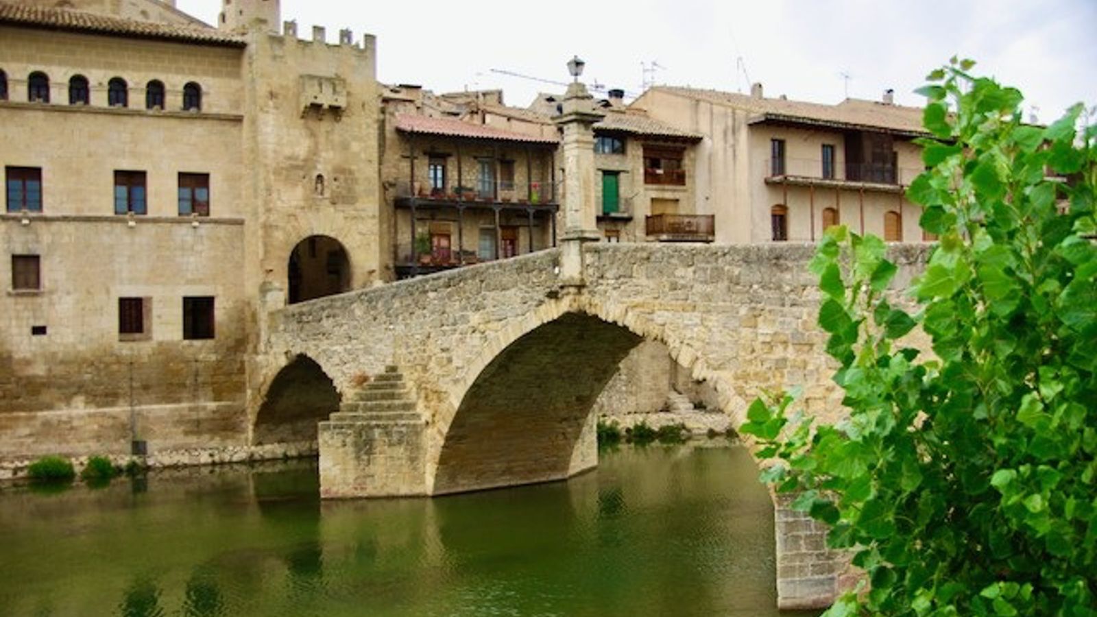 126 vilas espanholas pedem futuro para o campo