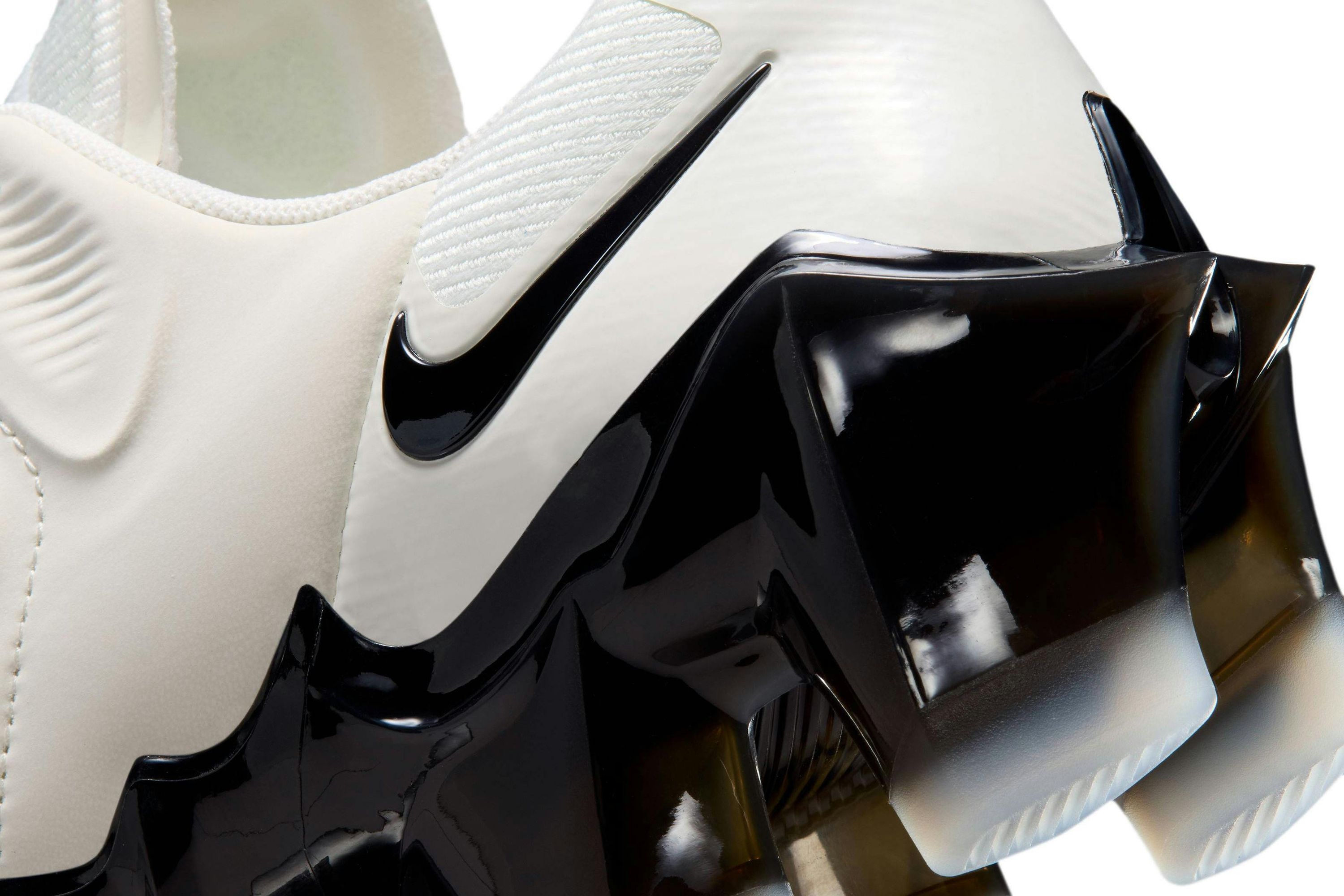 Nike First Sight Mirage desafia a fronteira entre o campo e a passarela