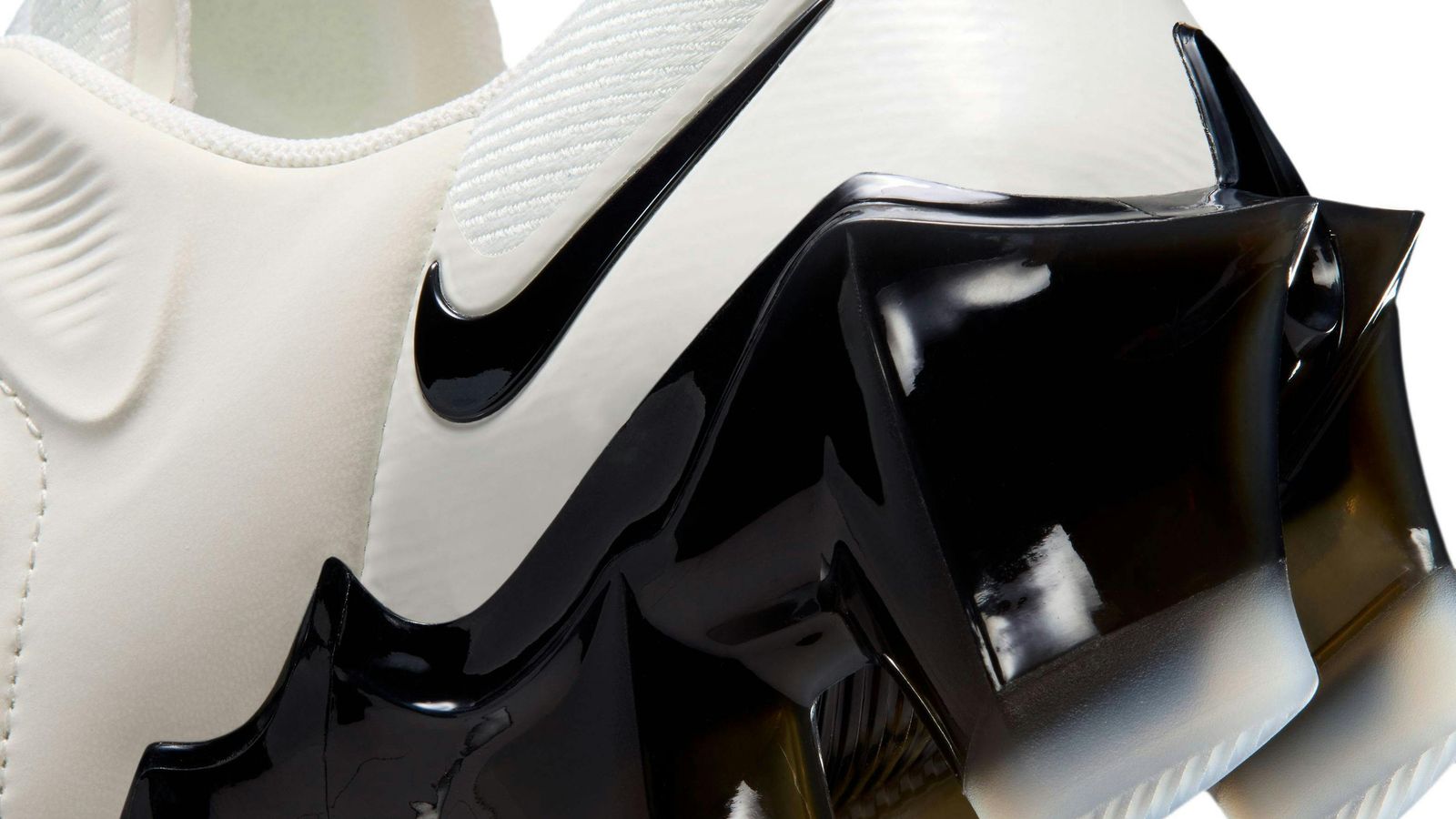 Nike First Sight Mirage desafia a fronteira entre o campo e a passarela