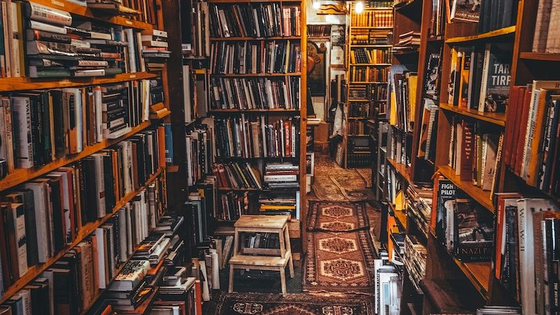 Boom das livrarias independentes esconde crise de leitura — entenda o paradoxo