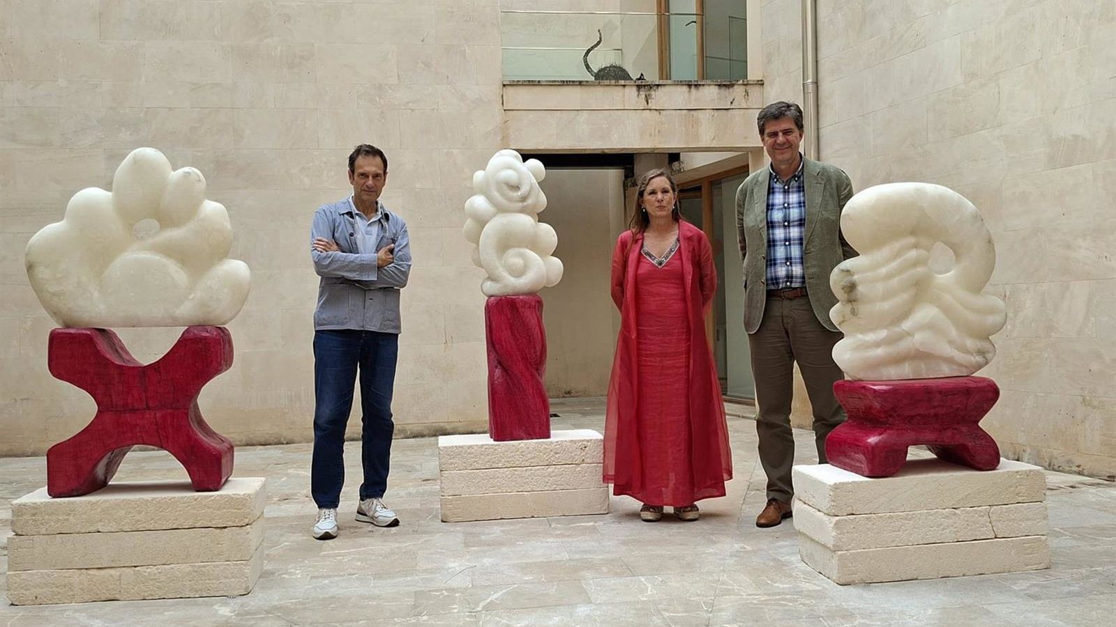 Isabela Lleó expõe 5 esculturas em alabastro no pátio de Ca n’Oleo