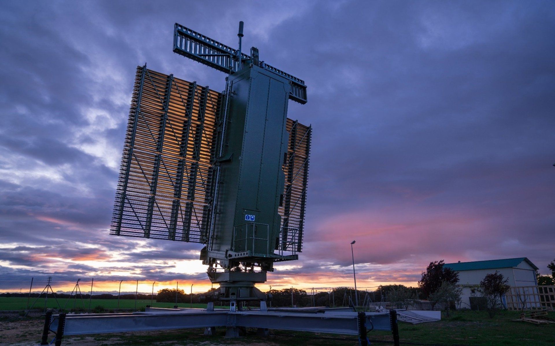 Indra vende radar Lanza 3D para reforçar vigilância aérea na Tailândia