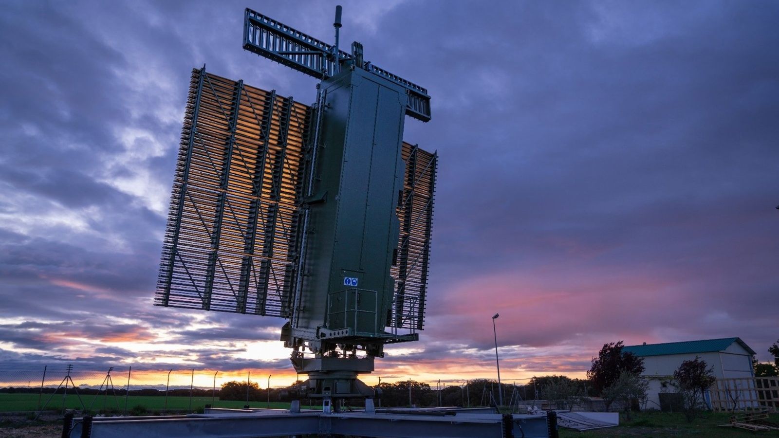 Indra vende radar Lanza 3D para reforçar vigilância aérea na Tailândia