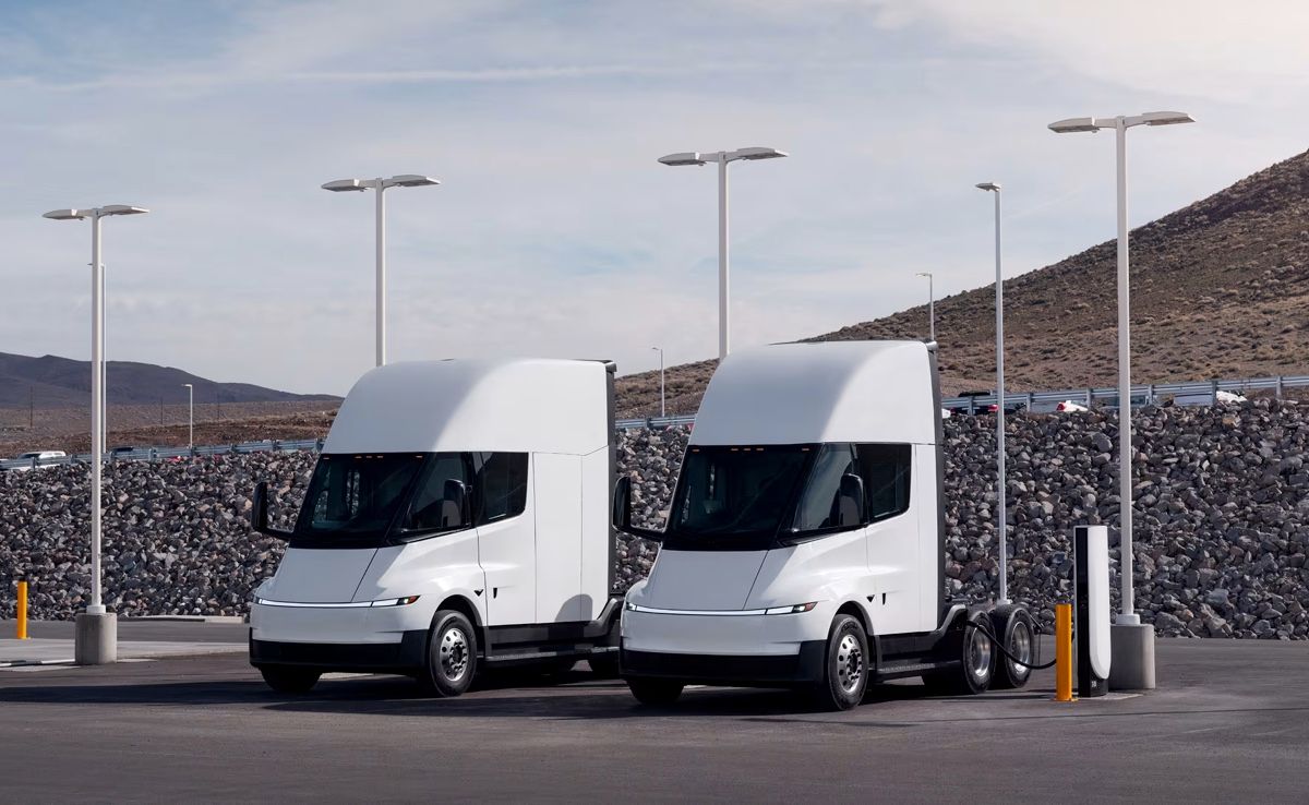 Tesla avança na eletrificação de caminhões: a infraestrutura vem primeiro