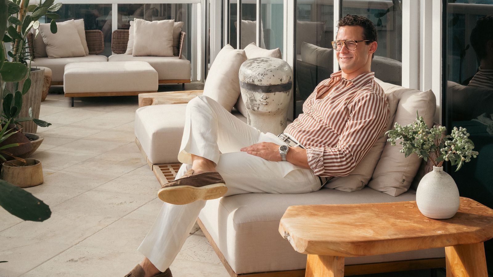Designer de celebridades revela 5 truques para luxo acessível em casa