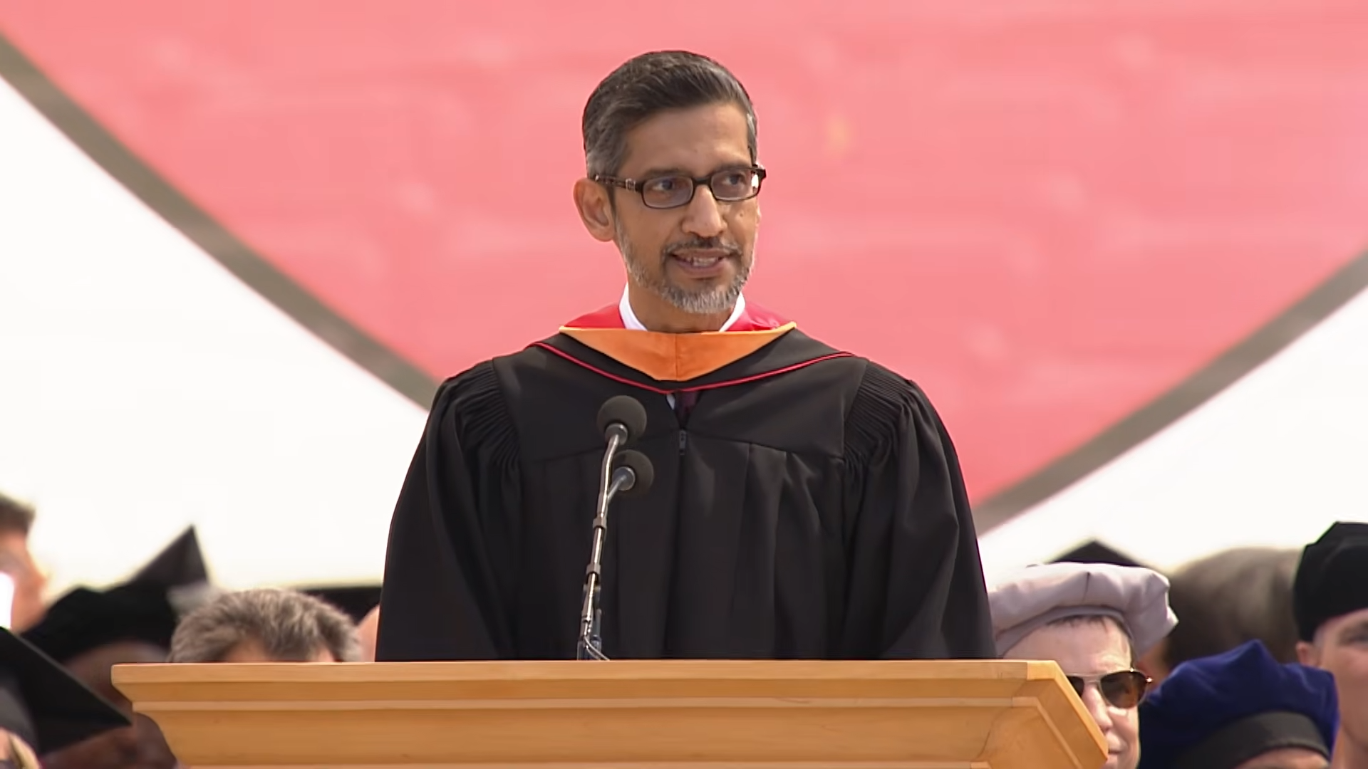 Estudantes abandonam formatura em Stanford durante discurso de Sundar Pichai