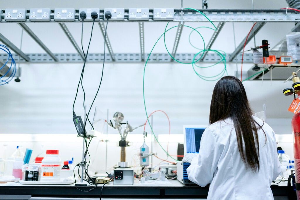 IA sobrecarrega arXiv com 40 mil artigos e expõe crise na ciência